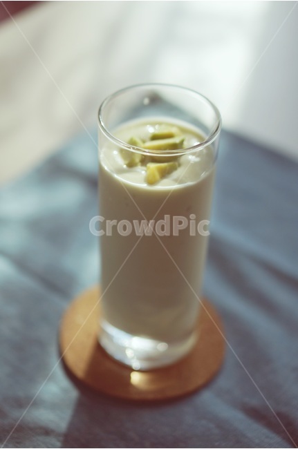 스무디,음료,유리컵,아보카도,생과일주스,음료수,drink,beverage,감성,sensible,feeling