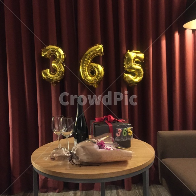 기념일,일주년,이벤트,꽃다발,와인,케익,풍선,기념일,축하,anniversary,congratulation,celebrate,celebration