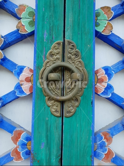 한국불교사원,직지사,문,문양,전통,패턴,단청,배경,아트,꽃,종교,불교,색감,화려함,아름답다,koreantradition,religion,beautiful,koreanbuddhism,문고리,손잡이,한국전통,한국문화,korean traditional,korean culture