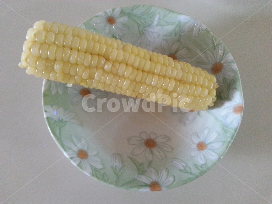 옥수수,접시,꽃무늬,노란색,corn,boiledcorn,음식,식재료,요리,food,cook,meal,dishes,food reserves,곡류,곡식,cereals