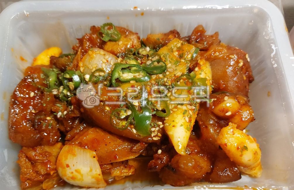 hot,족발,양념족발,불족발,매콤,맵다,food,음식,pork