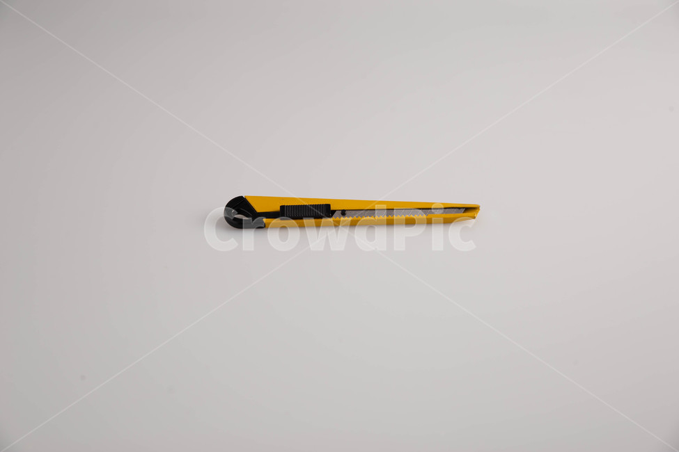 칼,문구,커트칼,공구,생활용품,노란색,학용품,문구류,사무용품,school supplies,stationery,office supplies