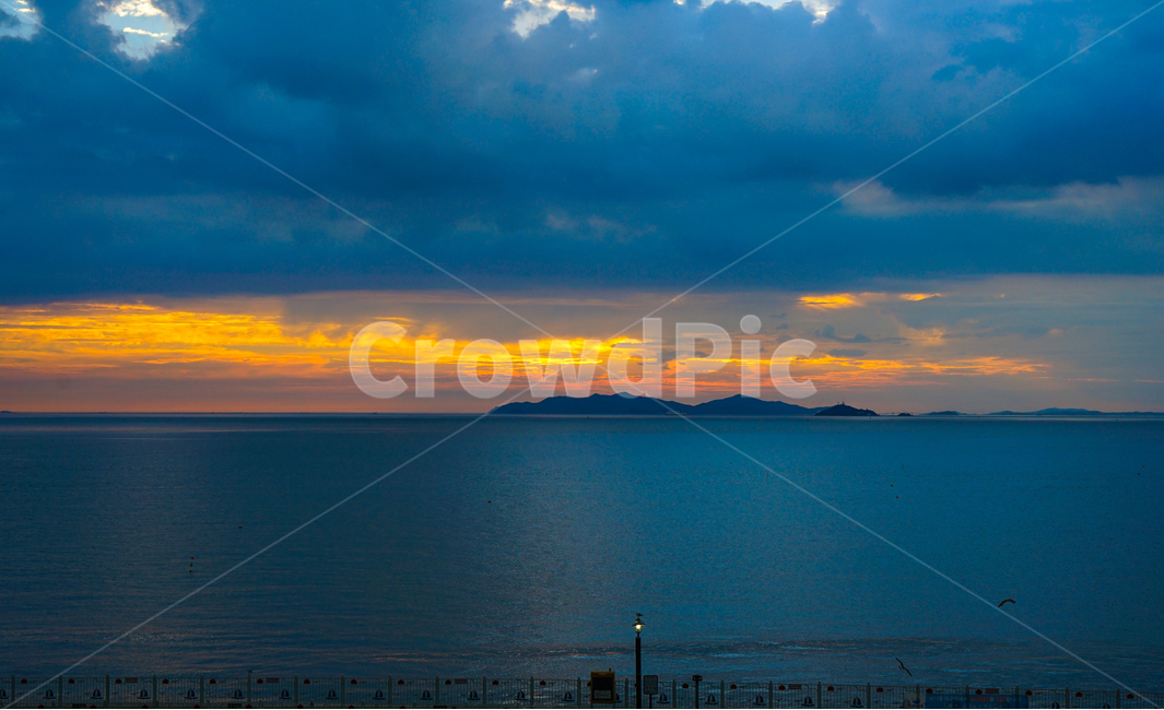 석양,해넘이,노을,바다,저녁빛,풍경,구름,자연,풍경,nature,landscape,outdoors,옥외,sky,하늘,dawn,새벽,red sky,붉은 하늘,sunset,일몰,dusk,황혼