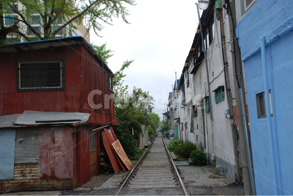 군산,기찻길,골목풍경,경암동,철길마을,골목길,alley,train track,railway,철도,rail,레일,transportation,교통