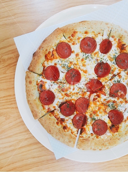 피자,페퍼로니피자,페퍼로니,갓구운피자,치즈,pizza,pepperoni,oven,bake,cheeze,cook,음식,식재료,요리,food,cook,meal,dishes,food reserves,양식,서양음식,서양요리,western food,western dishes,western meal,western cook