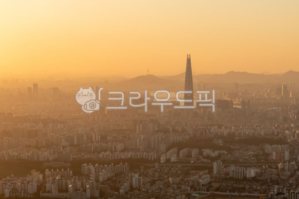 황사,미세먼지,대기오염,공기오염,오염,환경문제,서울,도시,도시의,야외,옥외,빌딩,대기,공기,안개,스모그,뿌연,뿌옇다,석양,일몰,노을,smog,cloudy,hazy,fog,노란,yellowdust,finedust,airpollution,pollution,environmentalproblem,seoul,city,urban,outdoor,building,atmospheric,air,yellow