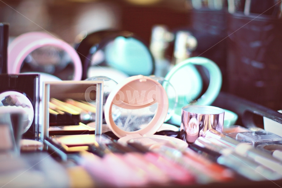 Outfocusing,atmosphere,make up,mirror,beauty,mood,Makeup,cosmetic,Emotion,cosmetics