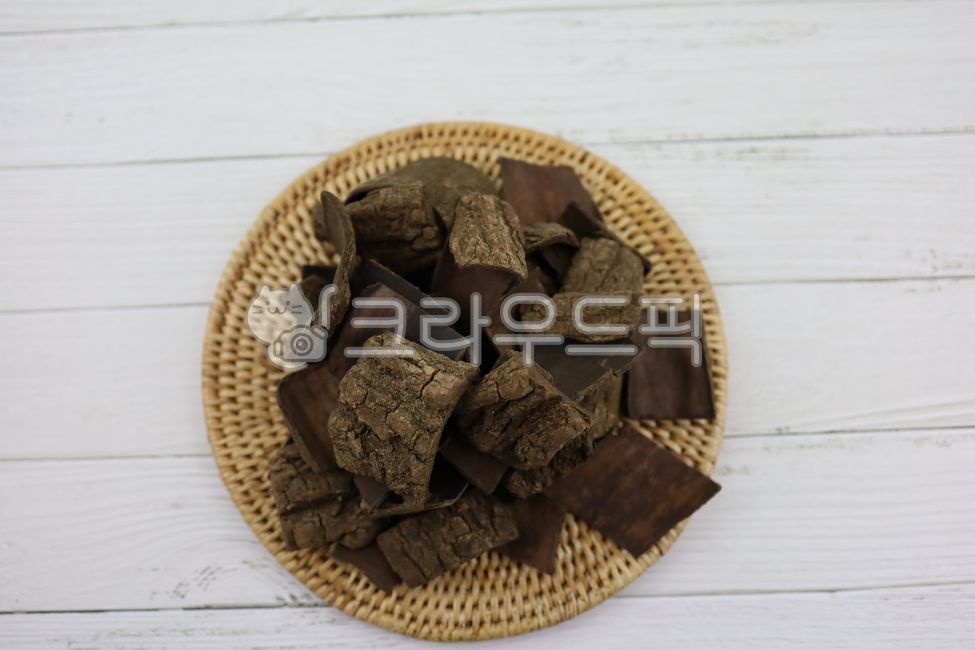 두충,나무껍질,두충껍질,말린두충,볶은두충,나무