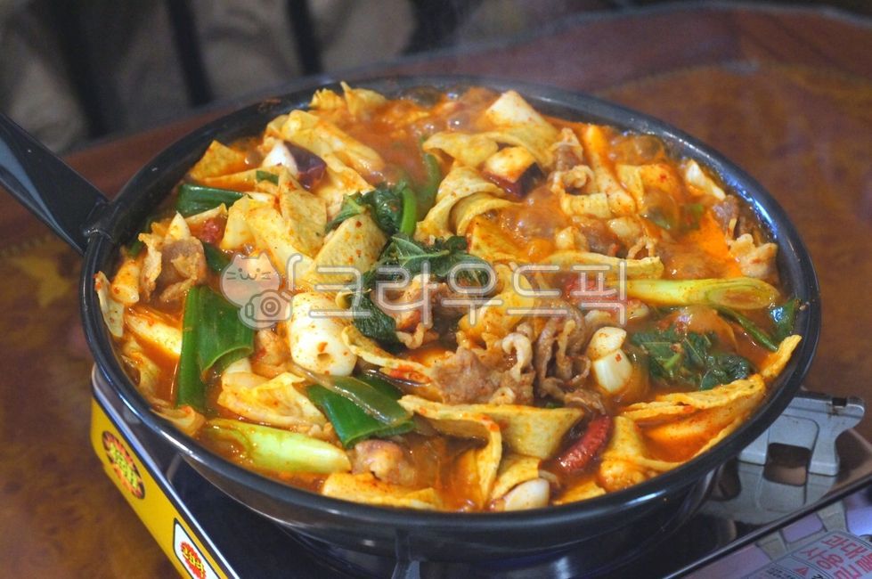 해물우삼겹떡볶이,spicyseafoodstew,해물우삼겹전골,통문어떡복이,wholeoctopus,octopusstew,해물떡볶이전골,해물전골,seafoodhotpot,octopushotpot,hotspicyseafoodstew,문어해물떡볶이,문어해물전골,tteokbokki,stirfriedricecake