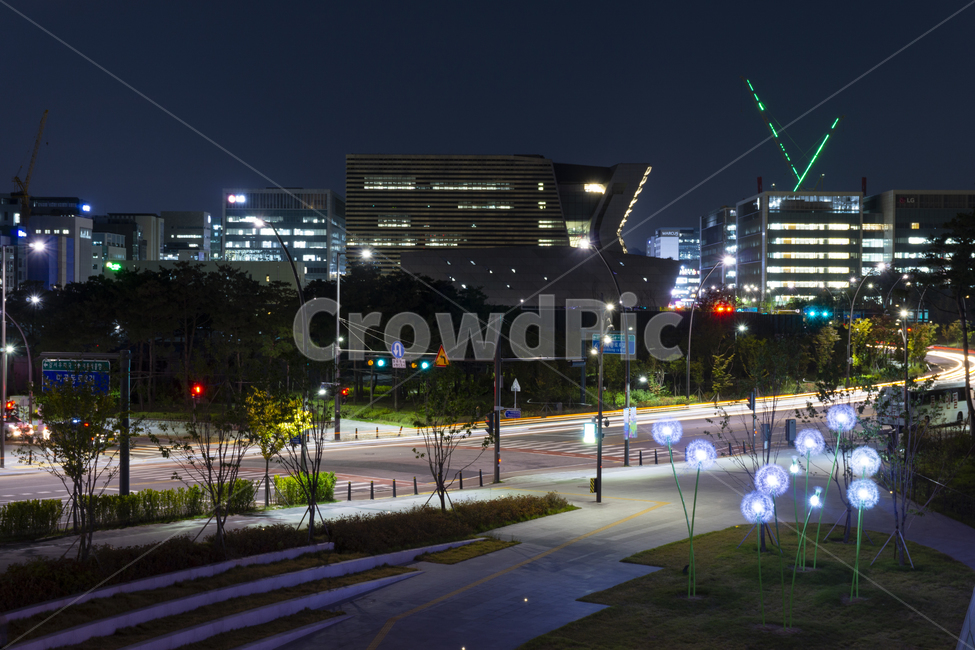 한국도시,한국도시경관,빌딩,푸른빛,lighting,야경,경치,풍경,nightscape,nightview,landscape,조명,밤,afternoon,한국,아시아,asia,korea,하늘,sky,architecture,건축물,light,빛,flare,플레어,apartment,department,아파트,가로등,streetlamp,streetlight,asphalt,아스팔트,tarmac,타맥,road,도로,city,시티,downtown,도심,building,건물,town,도시,urban,어반,intersection,교차로,metropolis,중심지,야경,밤,풍경,nightscape,night,landscape,도시,city,한국도시풍경,한국도시경관,korea cityscape