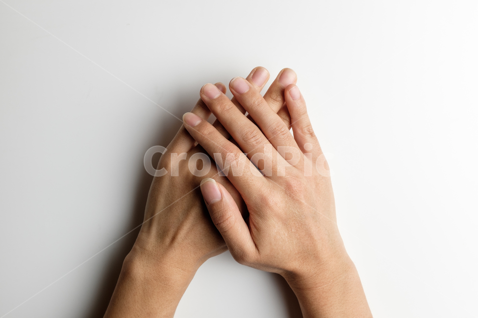 손,손등,손톱,힘줄,깍지,신체부위,겹친,모은,사람손,제스쳐,성인,남자,클로즈업,상징,수신호,기도,합장,손가락,엄지손가락,검지손가락,중지손가락,약지손가락,새끼손가락,신체부분,신체일부,몸,body