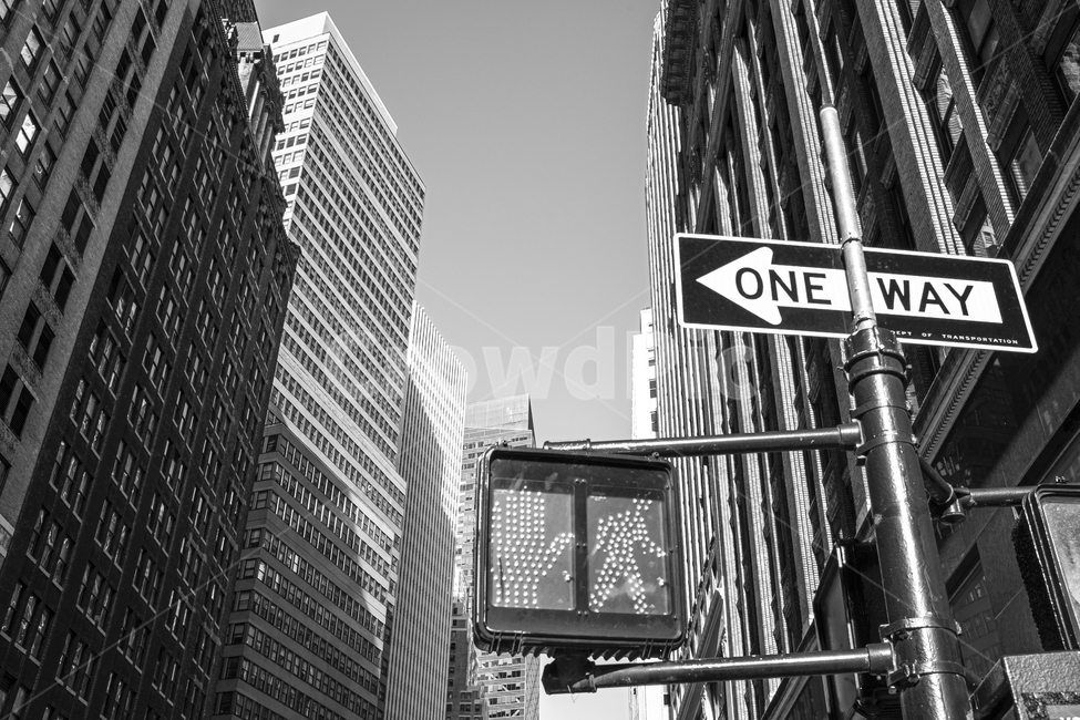 흑백,신호,표지,뉴욕,도로,빌딩,사무실,미국,newyork,usa,blackandwhite,oneway,street,sign,흑백,모노톤,monochrome,black and white