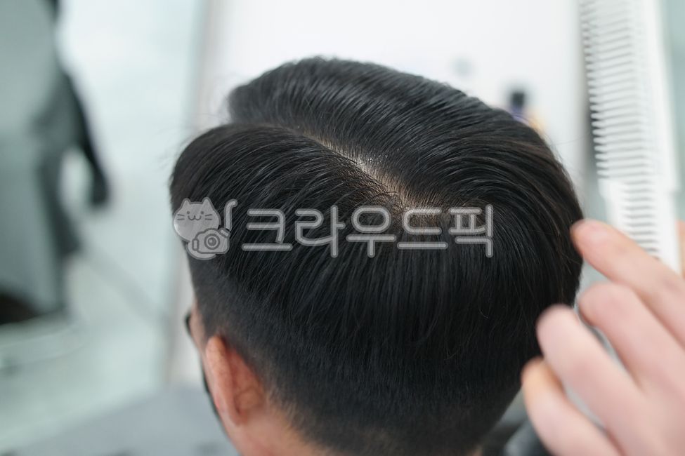 가르마,남자,헤어스타일,바버샵,이발소,미용실,미장원,뷰티,미용,머리카락,머리,정돈,깔끔한,댄디,스타일,미용사,사람,이발,hairdresser,person,haircut