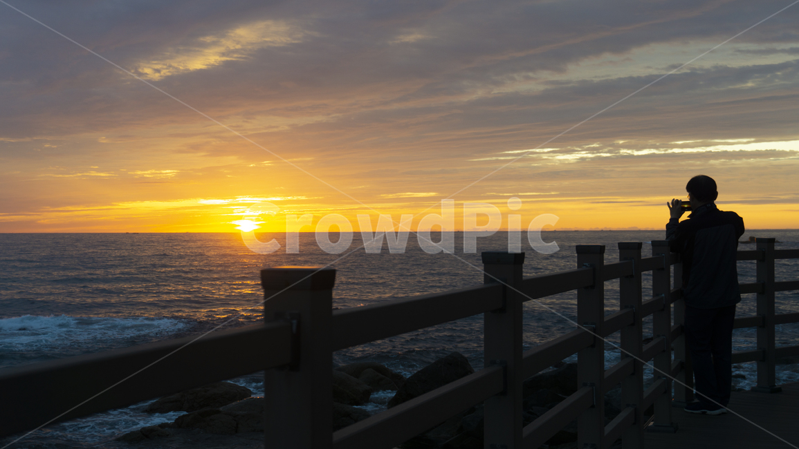 바다,사람,해안길,일출,하늘,구름,햇빛,태양,sunset,sea,person,sky,속초,속초해수욕장,자연,해안선,물,연안
