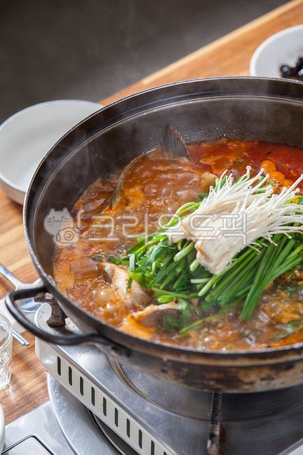 live rockfish,Rockfish soup,snack,Raw rockfish spicy stew,Natural spicy soup,Fish stew,Natural rockfish,spicy stew,Natural rockfish spicy soup,chives,Spicy fish stew,mushroom,Drink snacks,Soju snacks,restaurant,Korean,Rockfish,Raw fish restaurant spicy so