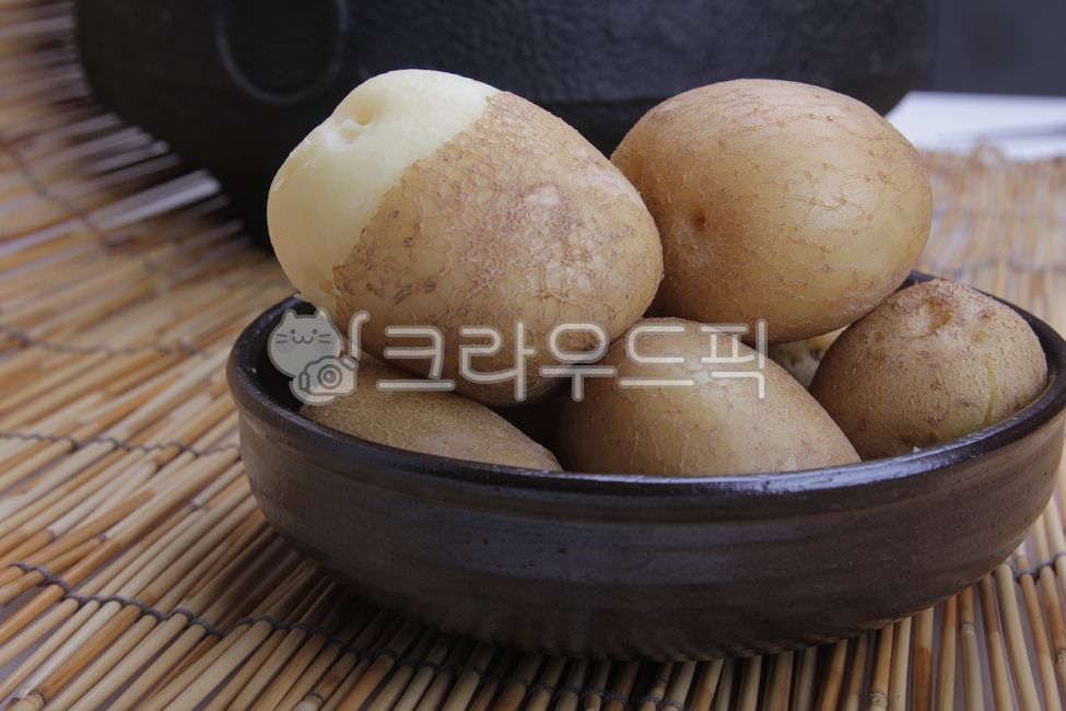 감자,요리재료,수미감자,황토감자,음식재료,삶은감자,통감자,싱싱한,뿌리열매,채소,야채,음식,food,fresh,vegetables,음식,식재료,요리,food,cook,meal,dishes,food reserves