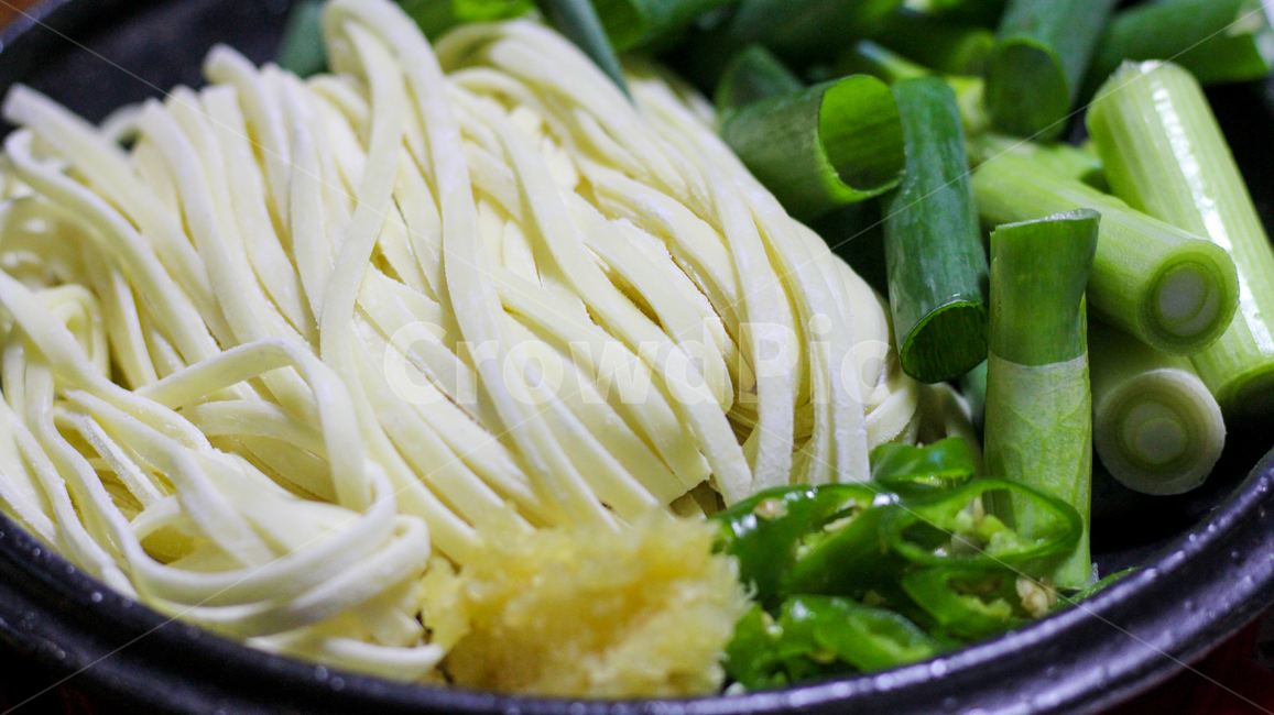 새조개,해산물,수산물,조개류,제철,조개,새,food,seafood,cockle,shellfish,새조개샤브샤브,샤브샤브,음식,야채,shabushabu,칼국수,vegetables,재료
