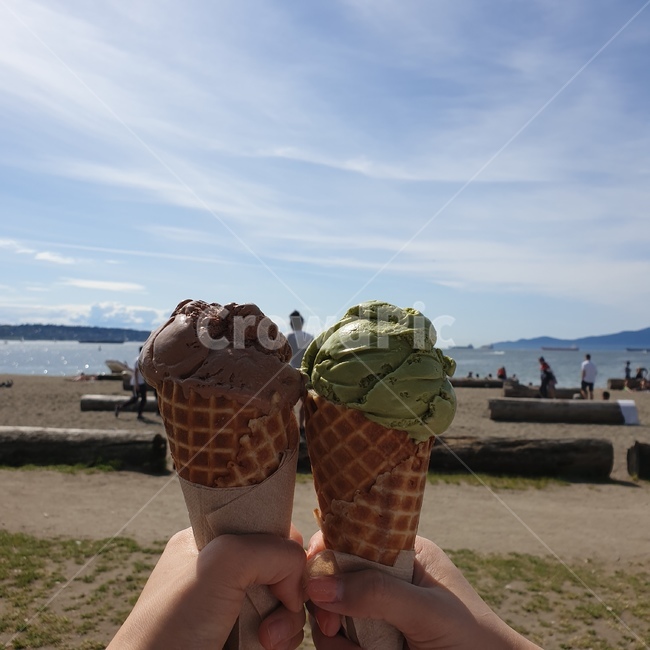 아이스크림,해변,모래사장,sandybeach,icecream,beach,음식,식재료,요리,food,cook,meal,dishes,food reserves,디저트,간식,후식,dessert,snack