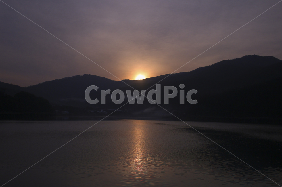 nature,자연,outdoors,옥외,light,빛,flare,플레어,sunlight,햇빛,sky,하늘,dawn,새벽,sunset,일몰,redsky,붉은하늘,dusk,황혼