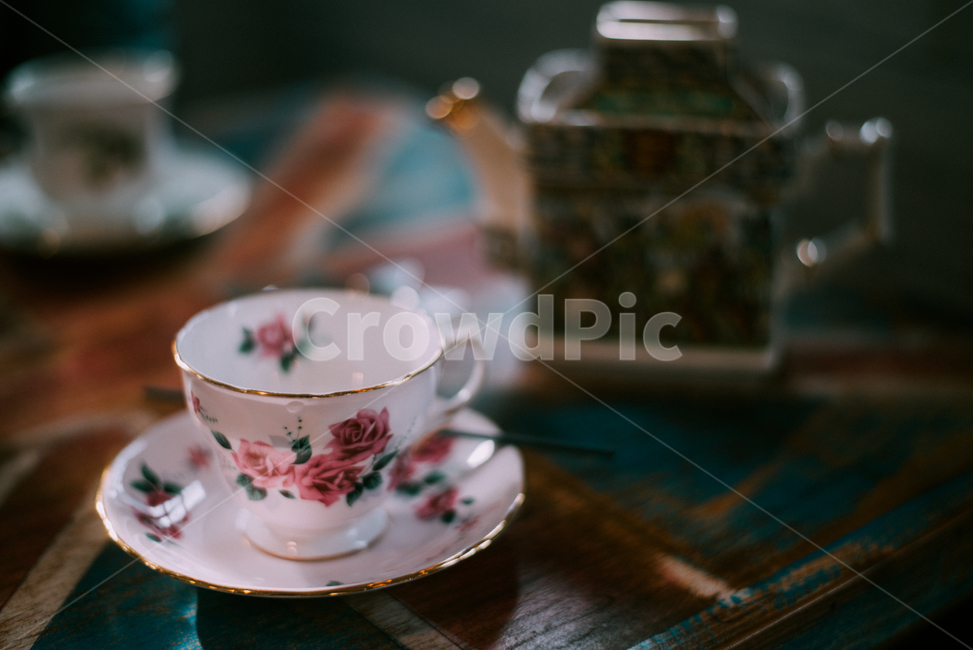 실내,커피,찻잔,홍차,나무테이블,cafe,mug,cup,휴식,힐링,rest,사색,여유,healing,feeling,relaxation,earlgrey,차,tea,분위기,감성,dark