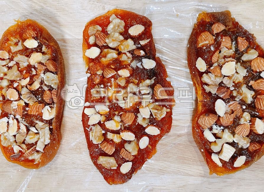 곶감,곶감말이,곶감말이재료,음식,간식,후식,디저트,식재료,견과류,아몬드,호두,food,dessert