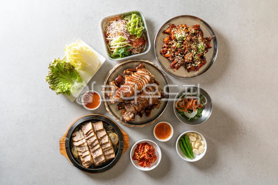 족발,보쌈,매운족발,매운,쟁반국수,한식,음식