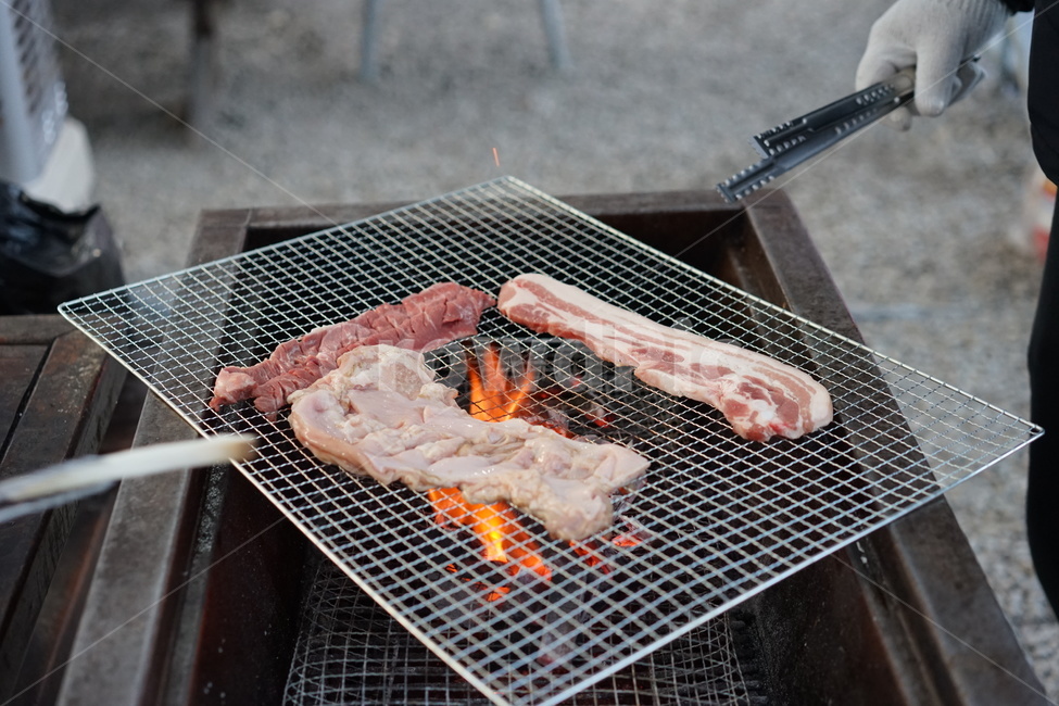 고기,캠핑,숯불,육류,바베큐,음식,불,화력,불판,번개탄,숯,음식,식재료,요리,food,cook,meal,dishes,food reserves,육류,고기,meat