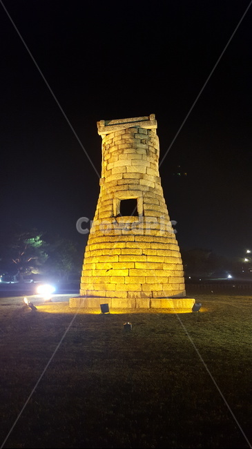 첨성대,경주,문화재,신라,천문,야경,밤,풍경,nightscape,night,landscape,랜드마크,landmark,tourist attraction,한국랜드마크,한국관광지,한국명소,korea landmark,korea tourist attraction