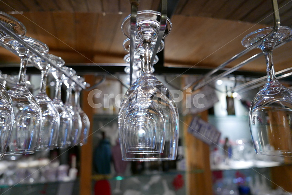 glass,와인잔,유리,정렬,투명,wineglasses,진열,주방,키친,부엌,주방용품,요리도구,kitchen,kitchenware,cookroom,cookingutensil,사물,물건,오브젝트,thing,object,matter