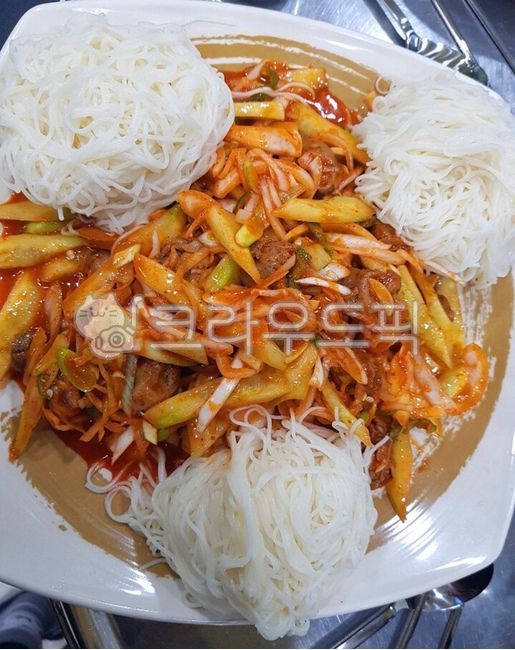 golbaengi,somen dish,seasoned,noodle,latenight snack,vegetables,seasoned golbaengi somen,Seasoned golbaengi,Korean food,pasta,ingredients,homemade taste,snacks,spicy food,sweet and sour,koreanfood,choyori,noodles,side dishes,cook,cuisine,spicy,delicious,f