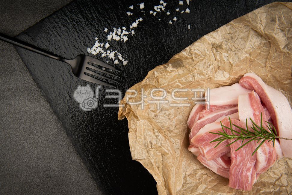 Antijeongsal,pepper,studio,close up,salt,ingredient,top view,black,Directed cut,raw meat,plate,pork,food,fork,background,Production,Plating,cooking,special part,sea salt,roast