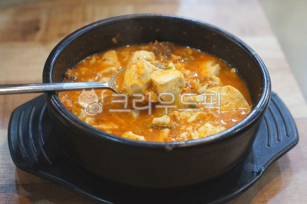 ,soup,koreancuisine,Tofu Stew,softtofustew,spicystew,sundubujjigae