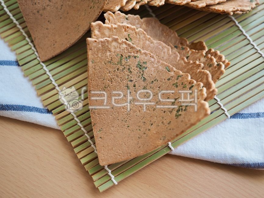 snack,seaweed powder,Korean snacks,koreansweets,asiansweets,cookie,Asian snacks,Asian Cookies,senbei,traditional snacks,brown,Senbei,food,traditional,dessert,background,japaneseconfectionery,Japanese snacks,asiancookie