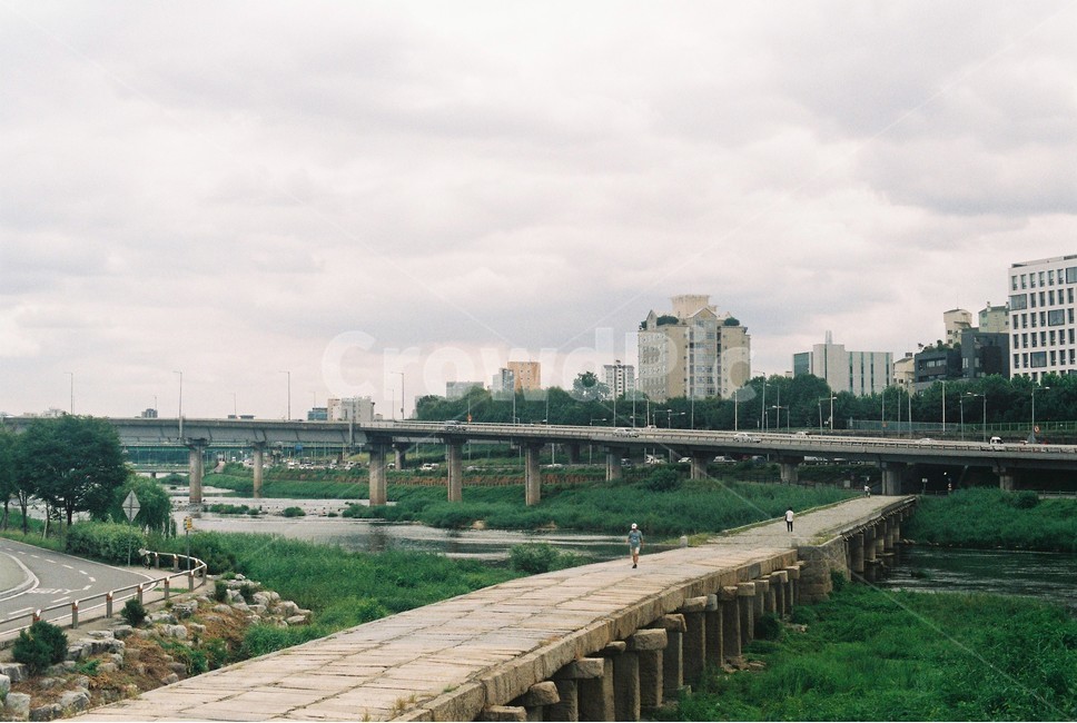 왕십리,살곶이다리,살곶이길,석조,다리,서울,seoul,흐림,쓸쓸한,old,bridge,historical,도시,풍경,city,landscape,한국도시풍경,한국도시경관,korea cityscape,감성,sensible,feeling,water,물,waterfront,워터 프론트,building,건물