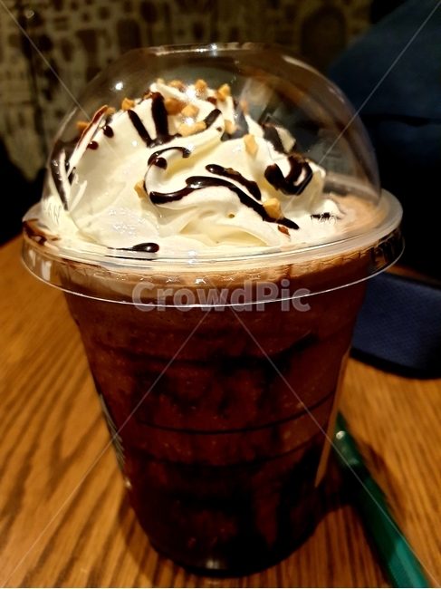 dessert,디저트,food,음식,카페,커피,프라푸치노,휘핑크림,음료,beverage,마실것,초콜릿,chocolate