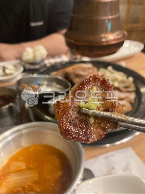 고기,돼지,가브리살,익힌고기,와사비