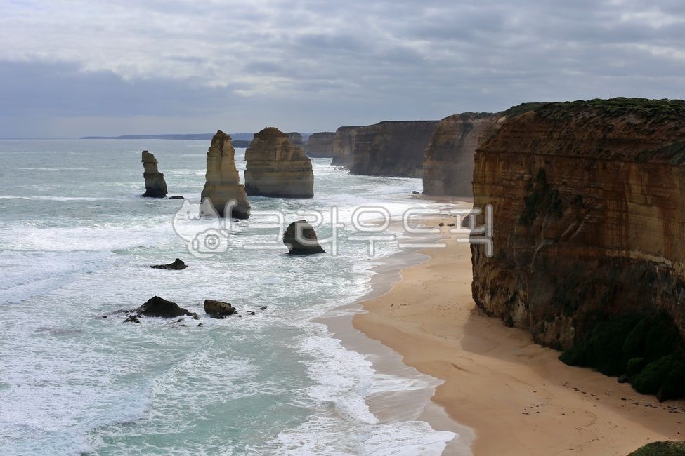 Australia tourist attractions,coastline,ocean,12 apostles,nature,cliff,Great Ocean Road,sea