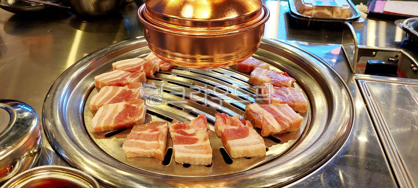 meal,meat,kimchi soup,fire,cooking,pork,food