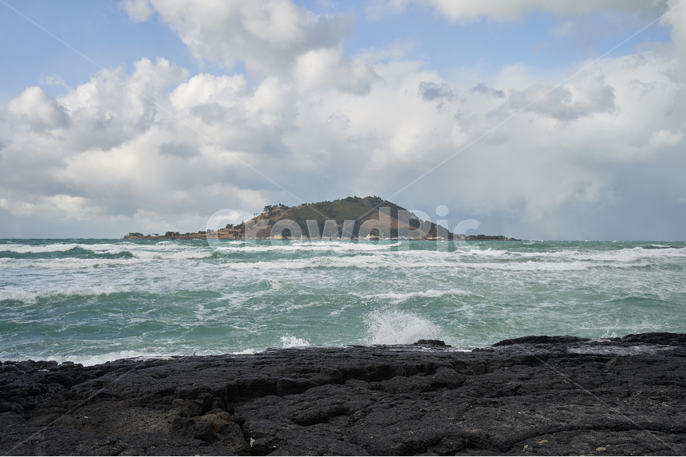 자연,섬,바다,하늘,구름,물결,sea,sky,cloud,nature,landscape,자연,풍경,nature,landscape,한국자연풍경,한국자연경관,korea nature landscape,제주도,jeju,jeju island,outdoors,옥외,water,물,ocean,대양,land,땅,shoreline,해안선,promontory,곶