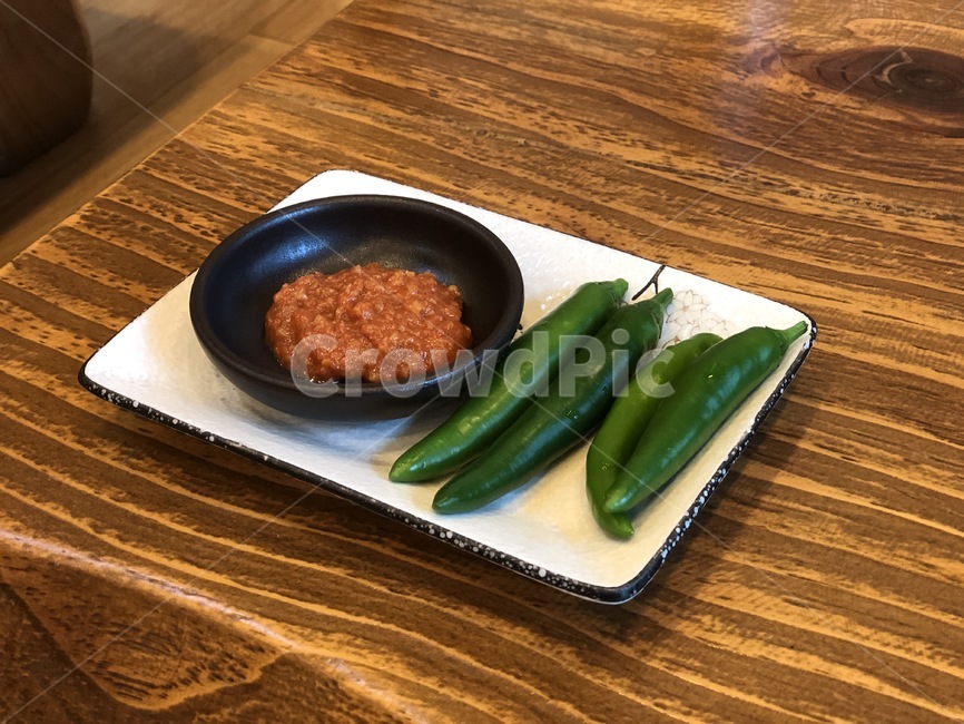쌈장,고추,밑반찬,식당반찬,초록고추,쌈채소,음식,식재료,요리,food,cook,meal,dishes,food reserves,한식,한국음식,한국요리,korean food,korean dishes,korean meal,korean cook