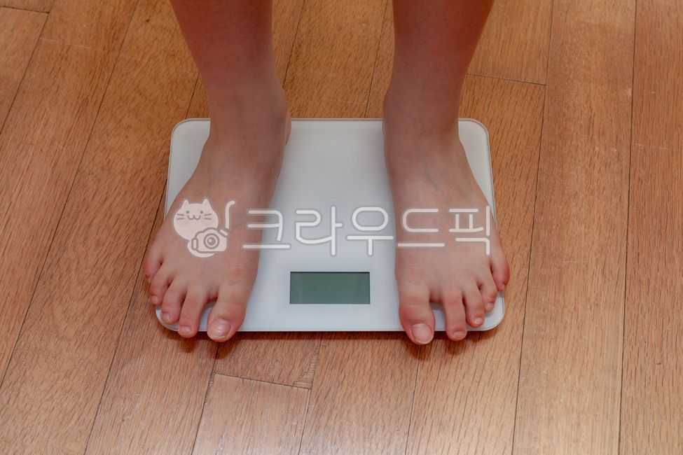 worry,Character,concept,weight,health,the scale,measurement,healthcare,equipment weight,person,diet,kilogram,human,foot