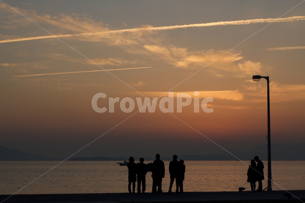 와온해변,가을해변,가을바다,해질녘,일몰,연인,친구들,사람들,대중,군중,other people,crowd,인물실루엣,사람실루엣,character silhouette,human silhouette,person,사람,human,인간,nature,자연,silhouette,실루엣,outdoors,옥외
