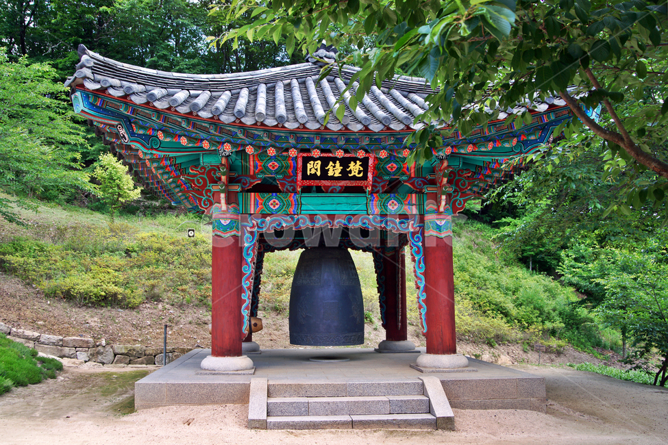 범종각,범종루,청평사,오봉산,불교사물,예불,범종,춘천,한국전통,한국문화,korean traditional,korean culture,건축물,건물외관,exterior,building,structure,architecture,construction
