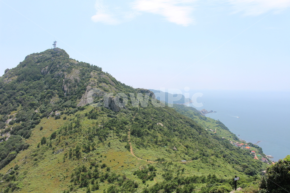 섬,대매물도,바다,등산길,트레킹,나무,숲,정상,하늘,장군봉,island,peak,ocean,바위,바위산,자연,trekking,구름,등산로,탐방로,sea,cloud,자연,풍경,nature,landscape,한국자연풍경,한국자연경관,korea nature landscape,outdoors,옥외,hill,언덕,slope,경사