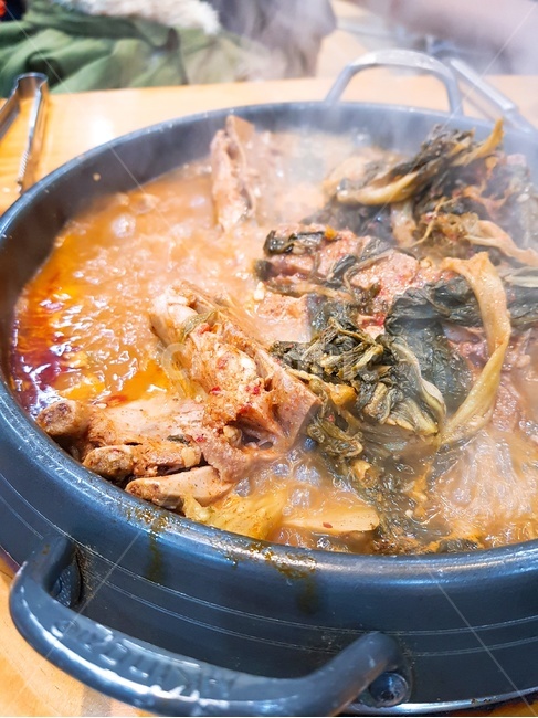 감자탕,음식,식사,저녁식사,해장,뼈해장국,해장국,음식,식재료,요리,food,cook,meal,dishes,food reserves,한식,한국음식,한국요리,korean food,korean dishes,korean meal,korean cook
