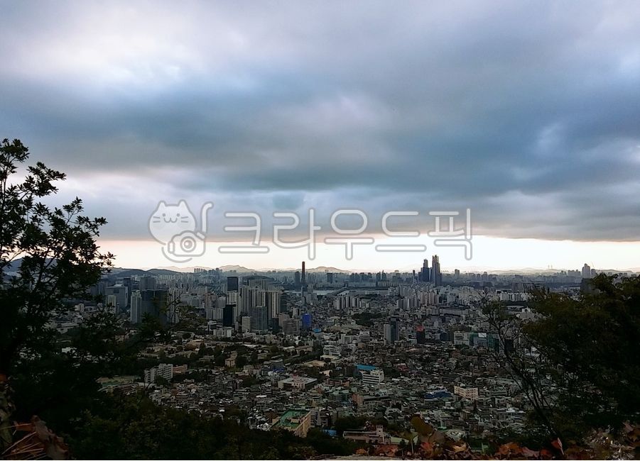 남산,남산타워,서울도시풍경,서울도시경관,빌딩,도시,서울전경,야외,건물,밀집,아파트,먹구름,하늘,namsanmountain,namsantower,seoulcitylandscape,seoulcityscape,building,city,outdoor,overcrowded,apartment,darkclouds,sky