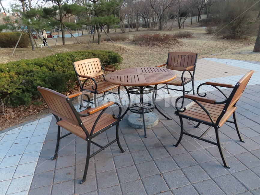 사람없음,벤치,4인용,그룹,회의,가을,사계절,모임,장소,공원,아름다움,의자,앉다,공간,나무의자,야외,bench,fourpeople,group,autumn,fourseasons,meeting,place,park,beauty,chair,sit,space,사물,물건,오브젝트,thing,object,matter