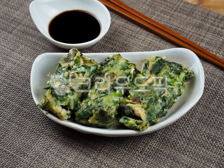 나물,나물부침개,간장,한식,부침개,파전,채소부침개,한국음식,음식,요리,채소,혼합,전,koreanpancake,pajeon,koreanfood,food,cooking,vegetable,젓가락