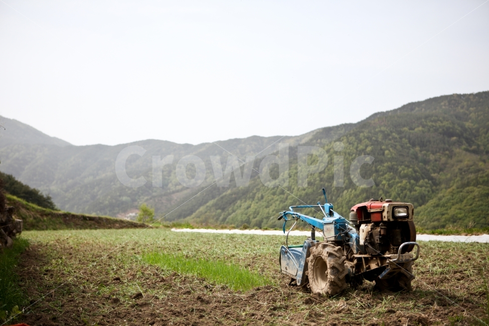 agricultural machinery,Rural,Sancheong,rice paddy,Dullegil,countryside,Jiri Mountain,tiller,mountain climbing,plow,mountain valley,mountain,field,machine,farming,Agriculture,travel,country village