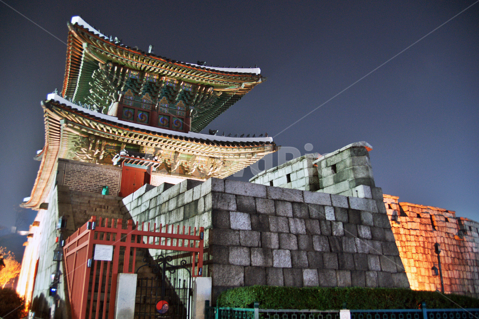 동대문,흥인지문,동문,보물제1호,조선후기,도성,사대문,종로구,야경,야경,밤,풍경,nightscape,night,landscape,한국전통,한국문화,korean traditional,korean culture,랜드마크,landmark,tourist attraction,한국랜드마크,한국관광지,한국명소,korea landmark,korea tourist attraction,건축물,건물외관,exterior,building,structure,architecture,construction,shrine,신사,pagoda,탑,worship,예배,건물